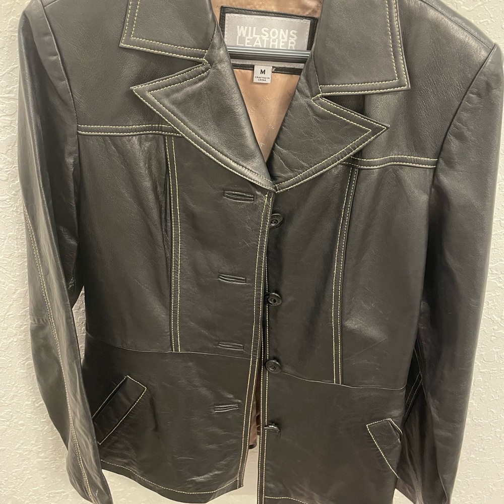 ON SALE $19
Elegant women’s leather jacket, soft, comfortable. Stylish. Elegant